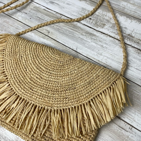 Tan woven small shoulder bag with fringe - Picture 4 of 5